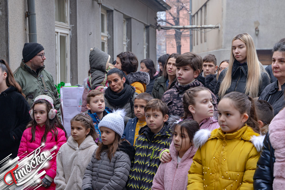 Зајечарски малишани дружили се са запосленима у библиотеци