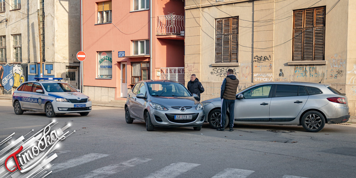 Саобраћајна незгода на углу улица Тимочке буне и Кумановске у Зајечару