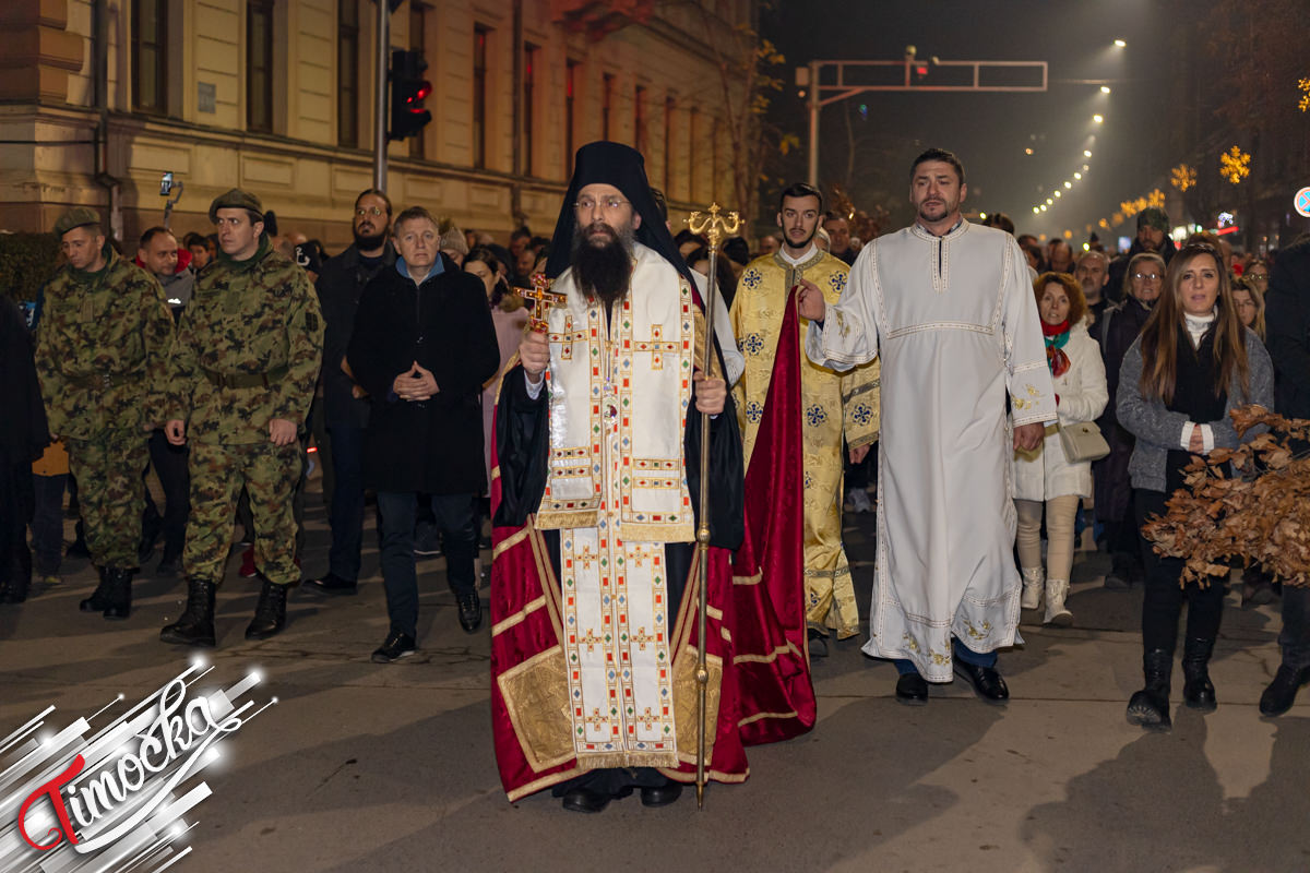 У центру Зајечара на Бадње вече наложен бадњак