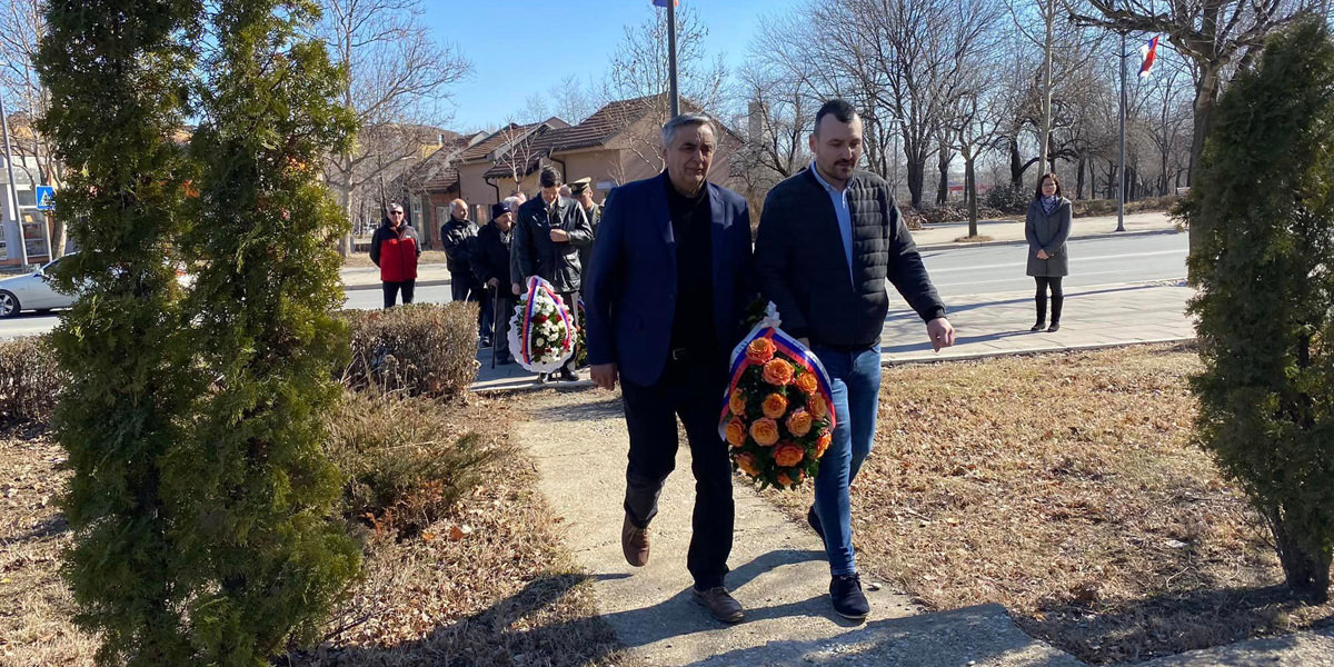 Дан државности Србије полагањем венаца обележен у Бору