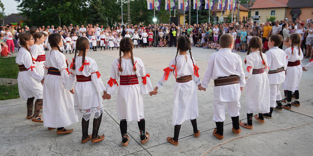 Емоције и традиција на сцени: Концерт пријатељства у Бору окупио љубитеље фолклора