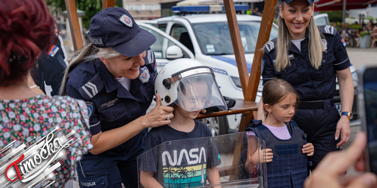 Поводом Дана Министарства унутрашњих послова и Дана полиције у Зајечару представљена полицијска и ватрогасна возила и опрема